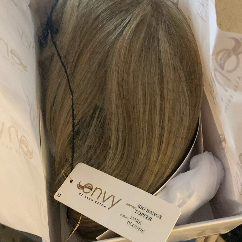 Envy, Big Bangs Topper, dark blonde 
Made 100% KANEKALON® FIBER